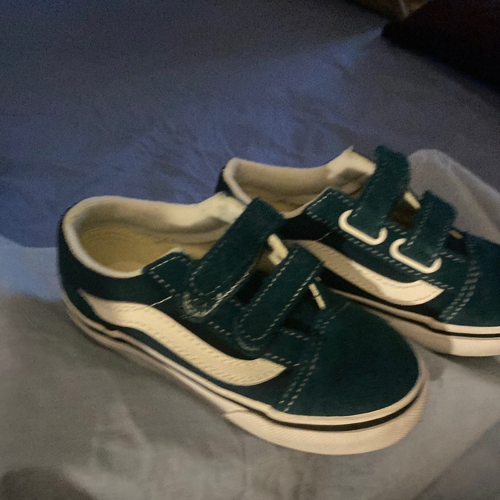 Van sneakers size 6 little kids